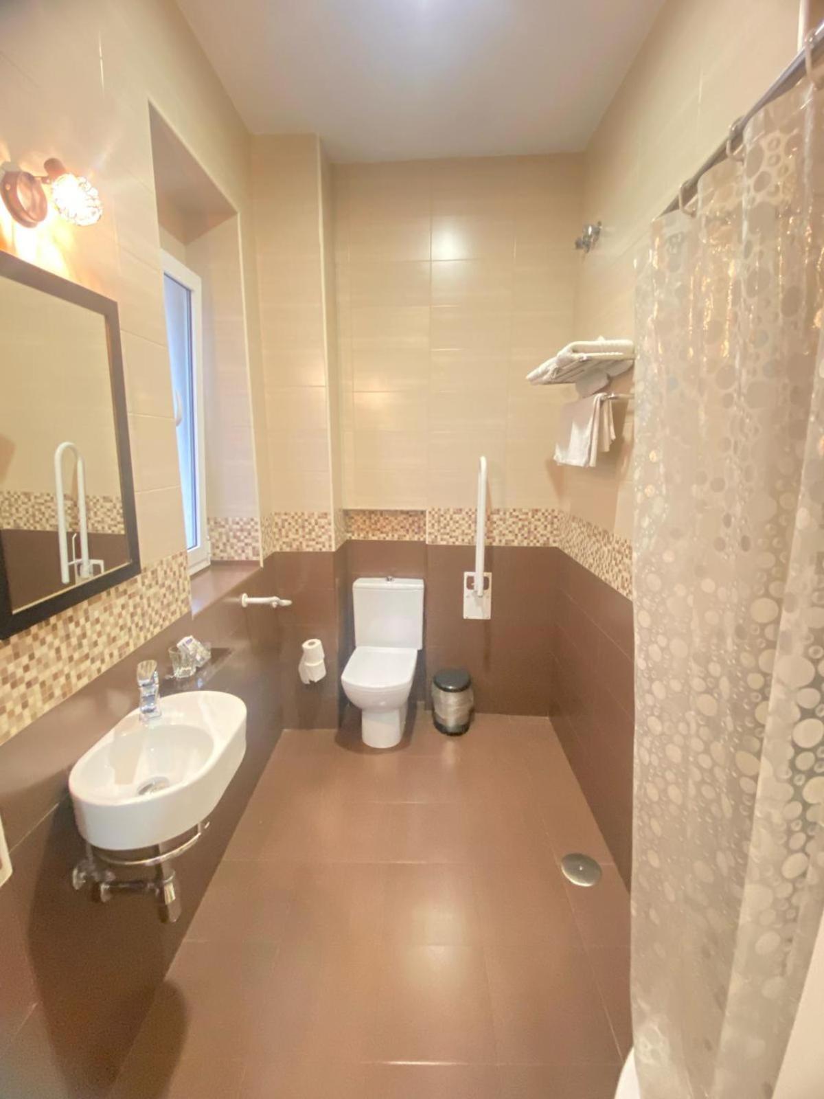 Hostal Fabiola Sevilla Buitenkant foto