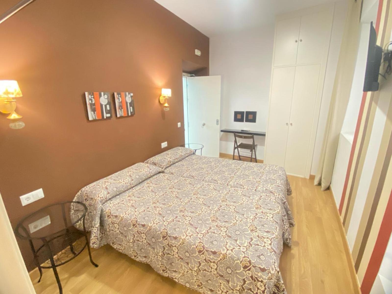 Hostal Fabiola Sevilla Buitenkant foto
